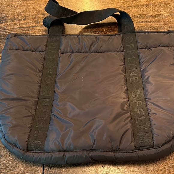 Offline by Aerie Quilted Bag - Picture 9 of 10